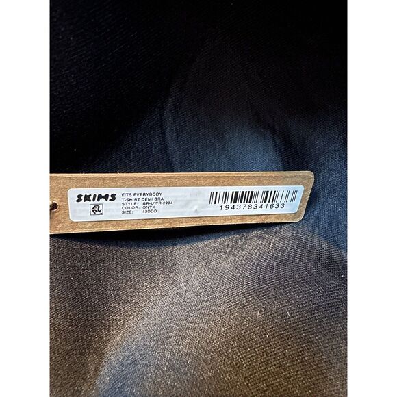 Skims Fits Everybody T Shirt Demi Bra Onyx Nwt Size 42DDD - Picture 5 of 5